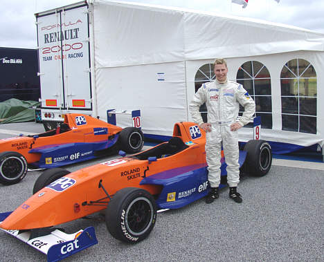 Jimmy Jacobsson har skiftet Formel Renault 2000 raceren ud med en Porsche Supercup bil.